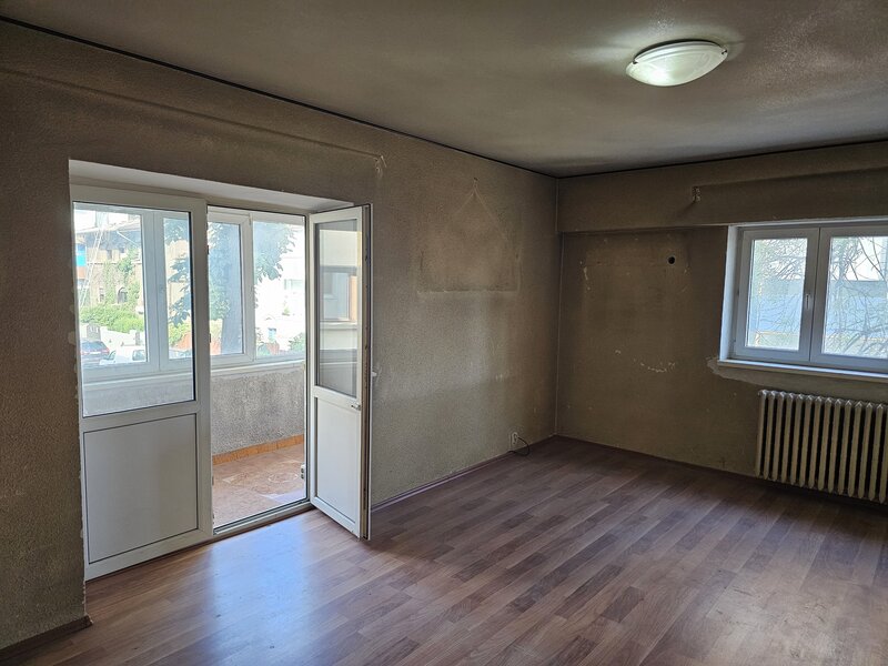 Piata 1 Mai, Kiseleff, Mihalache, 1/4, decomandat, 2 bai, balcon, 199000 €.