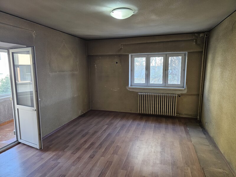 Piata 1 Mai, Kiseleff, Mihalache, 1/4, decomandat, 2 bai, balcon, 199000 €.