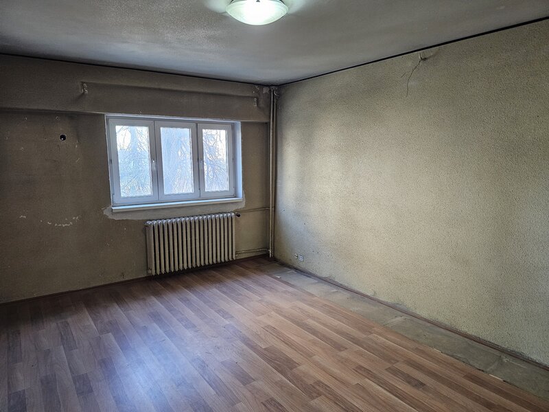 Piata 1 Mai, Kiseleff, Mihalache, 1/4, decomandat, 2 bai, balcon, 199000 €.