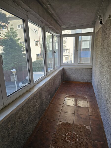 Piata 1 Mai, Kiseleff, Mihalache, 1/4, decomandat, 2 bai, balcon, 199000 €.