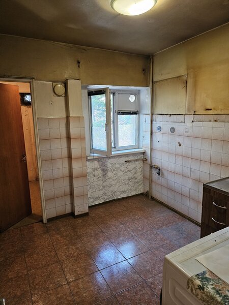 Piata 1 Mai, Kiseleff, Mihalache, 1/4, decomandat, 2 bai, balcon, 199000 €.
