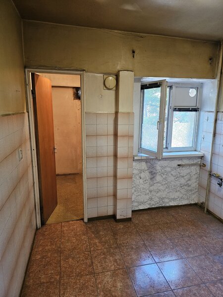 Piata 1 Mai, Kiseleff, Mihalache, 1/4, decomandat, 2 bai, balcon, 199000 €.