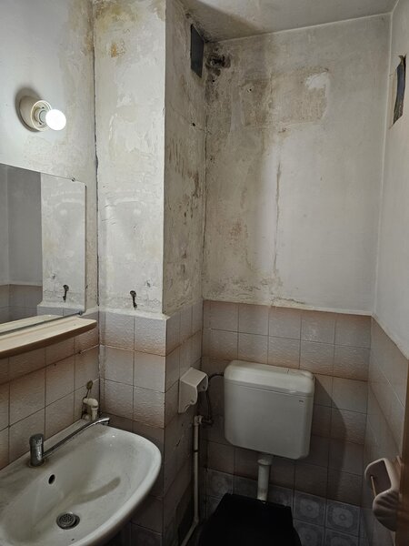 Piata 1 Mai, Kiseleff, Mihalache, 1/4, decomandat, 2 bai, balcon, 199000 €.