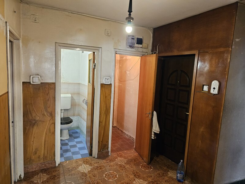 Piata 1 Mai, Kiseleff, Mihalache, 1/4, decomandat, 2 bai, balcon, 199000 €.