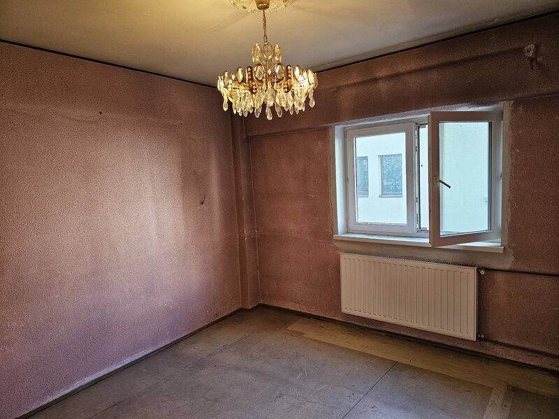Piata 1 Mai, Kiseleff, Mihalache, 1/4, decomandat, 2 bai, balcon, 199000 €.