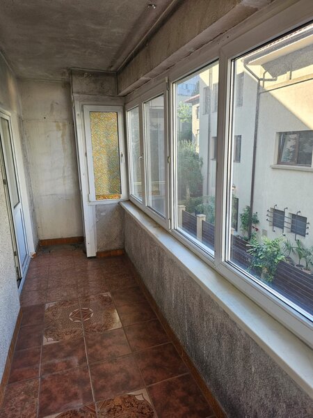 Piata 1 Mai, Kiseleff, Mihalache, 1/4, decomandat, 2 bai, balcon, 199000 €.