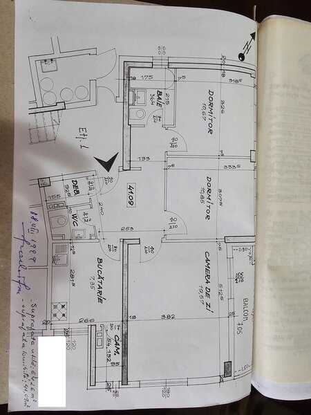 Piata 1 Mai, Kiseleff, Mihalache, 1/4, decomandat, 2 bai, balcon, 199000 €.